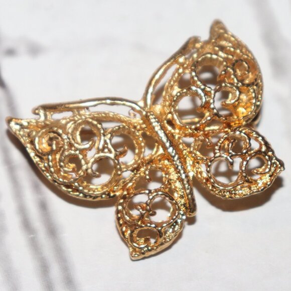 🦋🌼✨ VINTAGE GOLD FILIGREE BUTTERFLY BROOCH · 1.75" WIDE - Picture 1 of 4